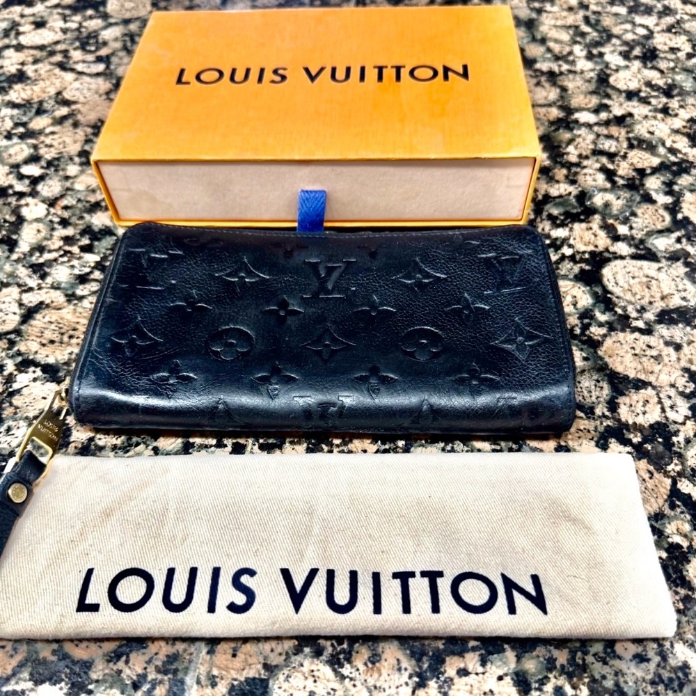 Gorgeous Authentic Louis Vuitton black Zippy Wallet - Picture 3 of 5